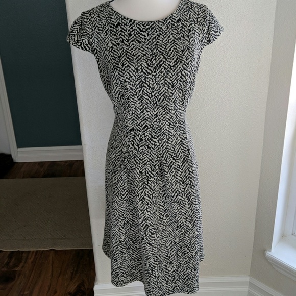 AB Studio Dresses & Skirts - 💝 Patterned cap sleeved fit and flare dress